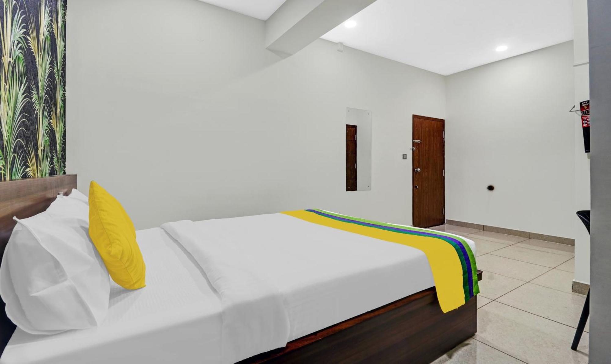Hotel Nrm Residency Mysore Exteriör bild