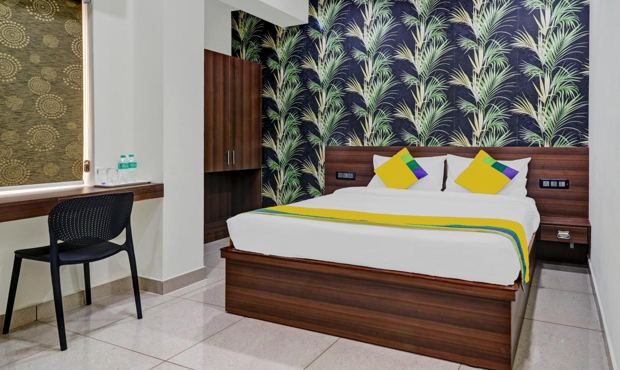 Hotel Nrm Residency Mysore Exteriör bild