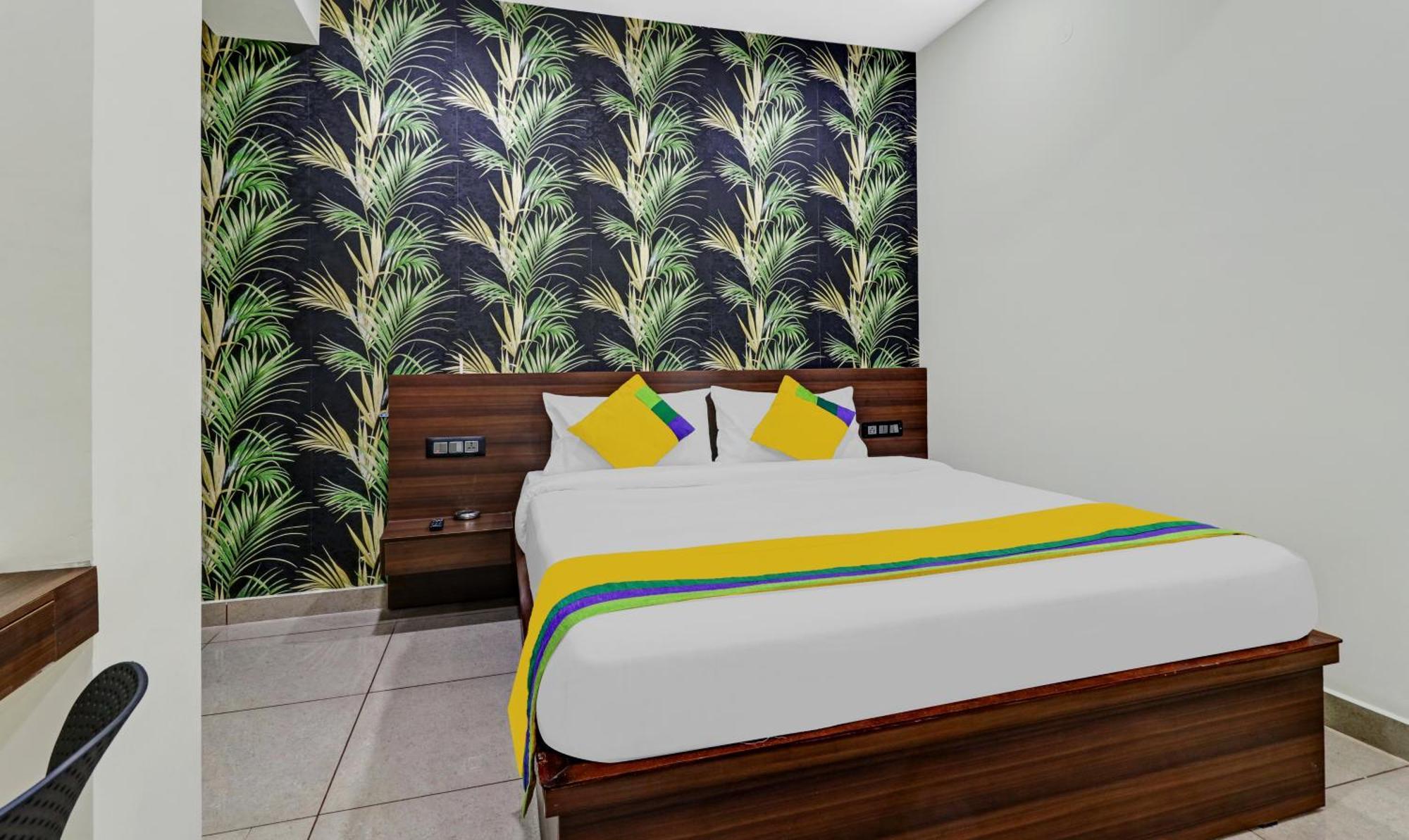 Hotel Nrm Residency Mysore Exteriör bild